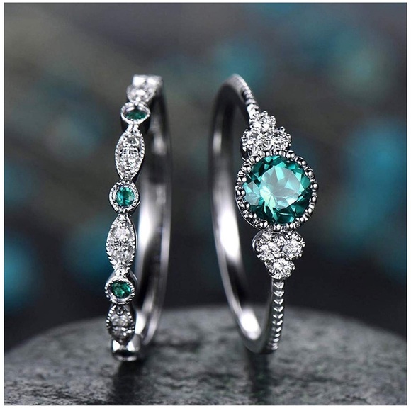 NEW!Dainty 18K Gold & Sapphire Milligrain Ring Set - Picture 4 of 4